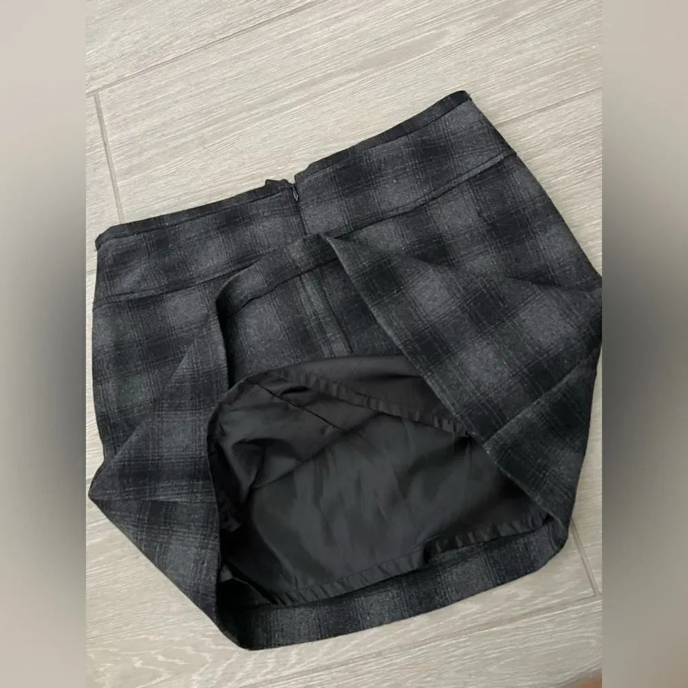 Kenar size 4 Gray Black Plaid Knit Wool Blend Skirt Zippered Accents Lined